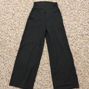 lululemon size 4 wide leg 7/8 length grey pant